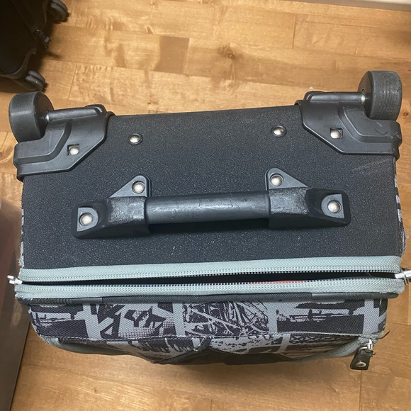 Volcom Roller, Overhead Travel Bag, Gray w/ Volcom Logos - Picture 12 of 12